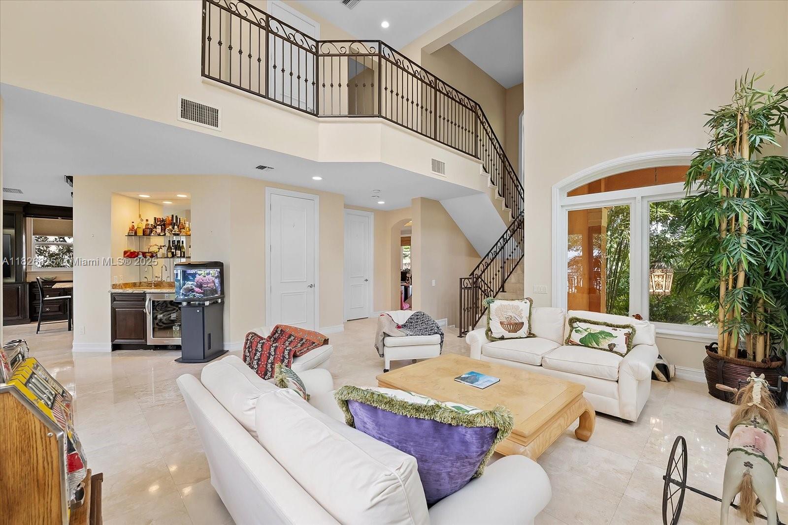 5843 Paradise Pt Dr Palmetto Bay, FL 33157