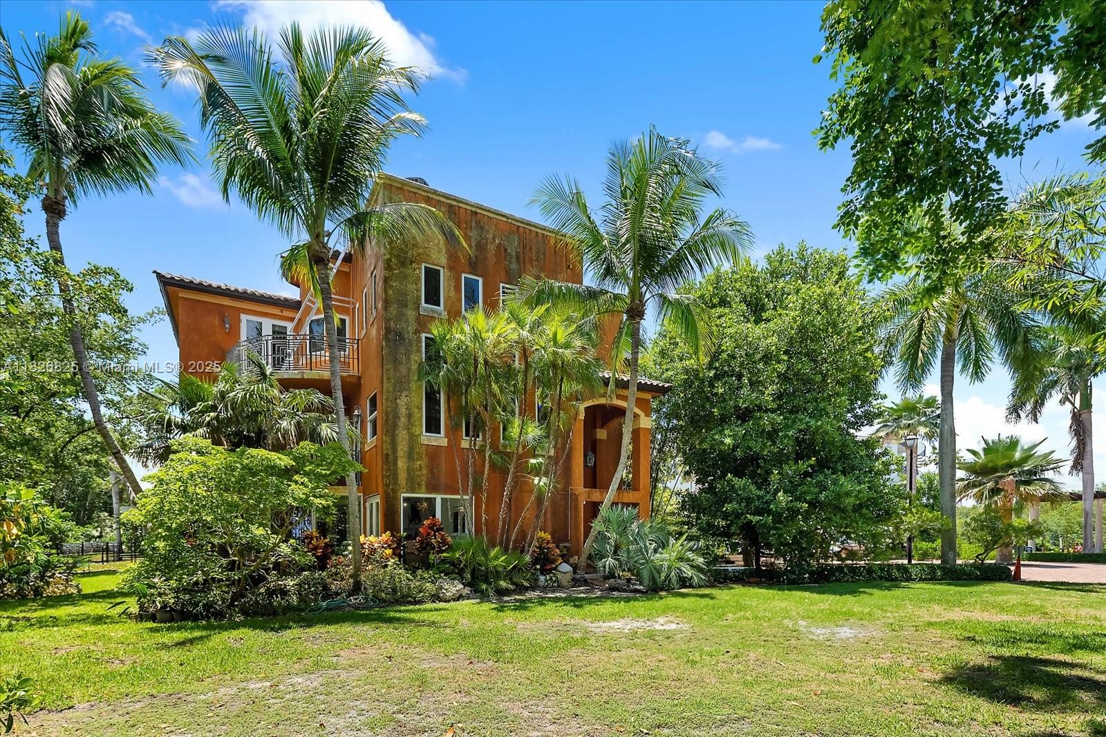 5843 Paradise Pt Dr Palmetto Bay, FL 33157