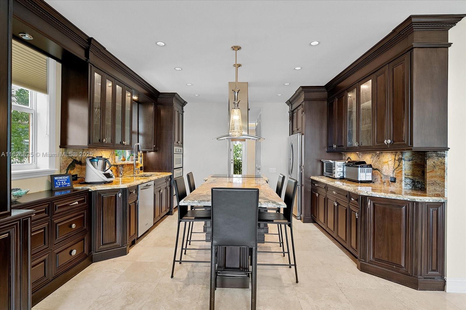 5843 Paradise Pt Dr Palmetto Bay, FL 33157