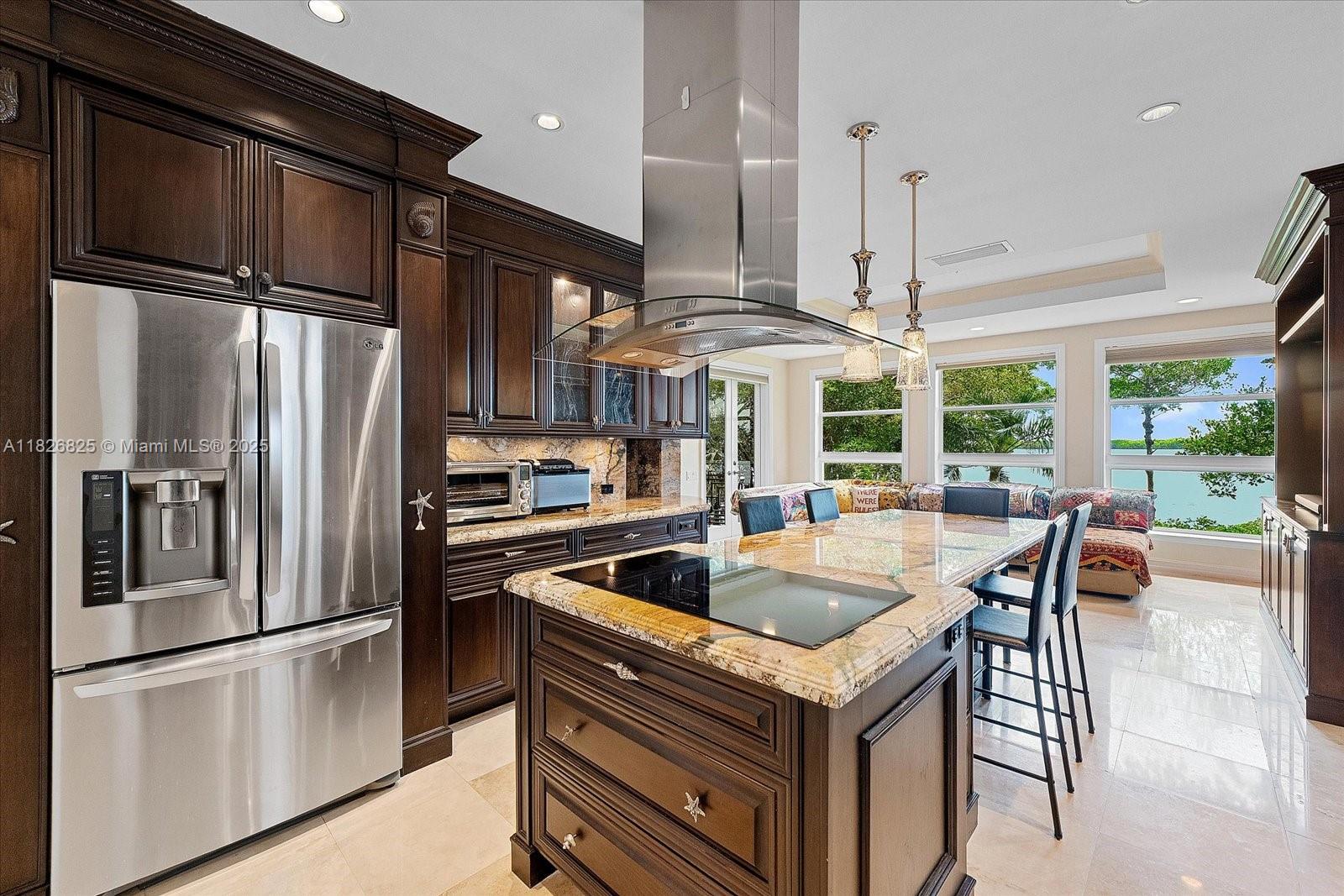 5843 Paradise Pt Dr Palmetto Bay, FL 33157