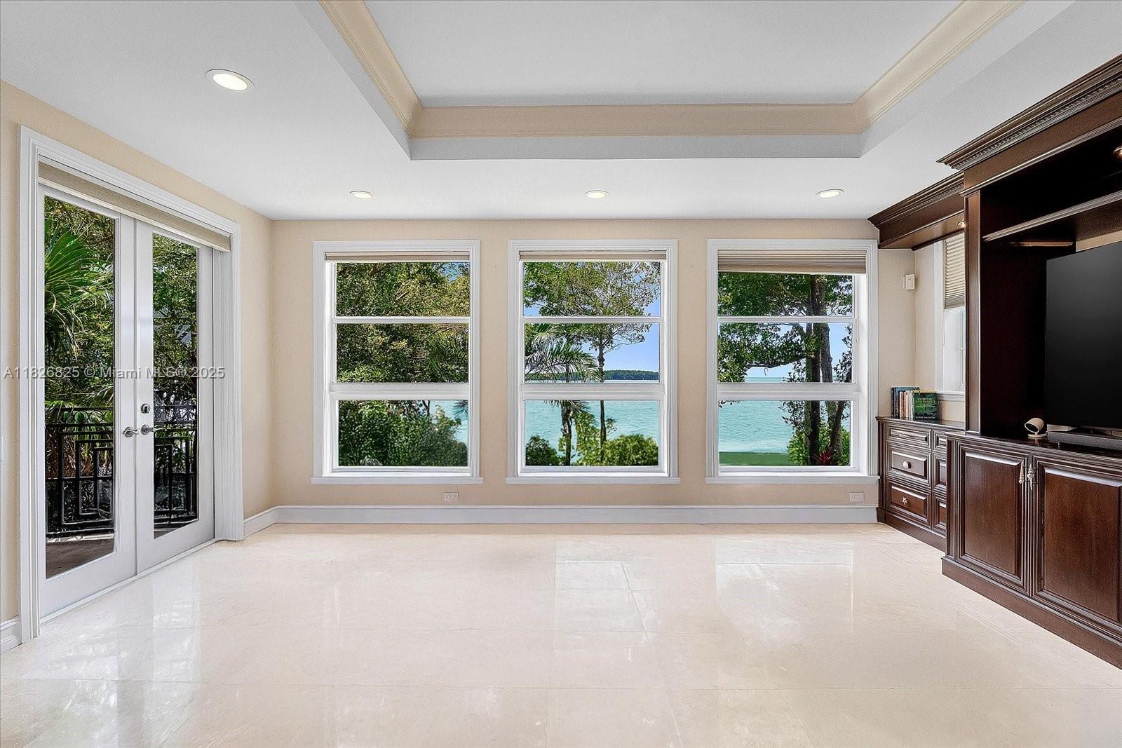 5843 Paradise Pt Dr Palmetto Bay, FL 33157