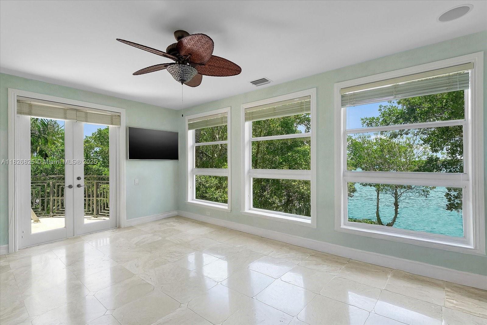 5843 Paradise Pt Dr Palmetto Bay, FL 33157