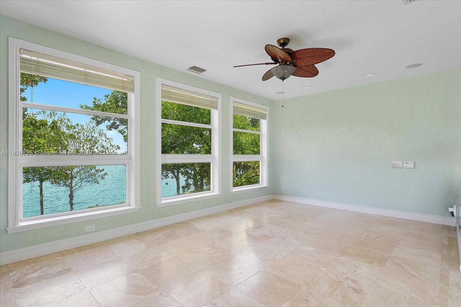 5843 Paradise Pt Dr Palmetto Bay, FL 33157