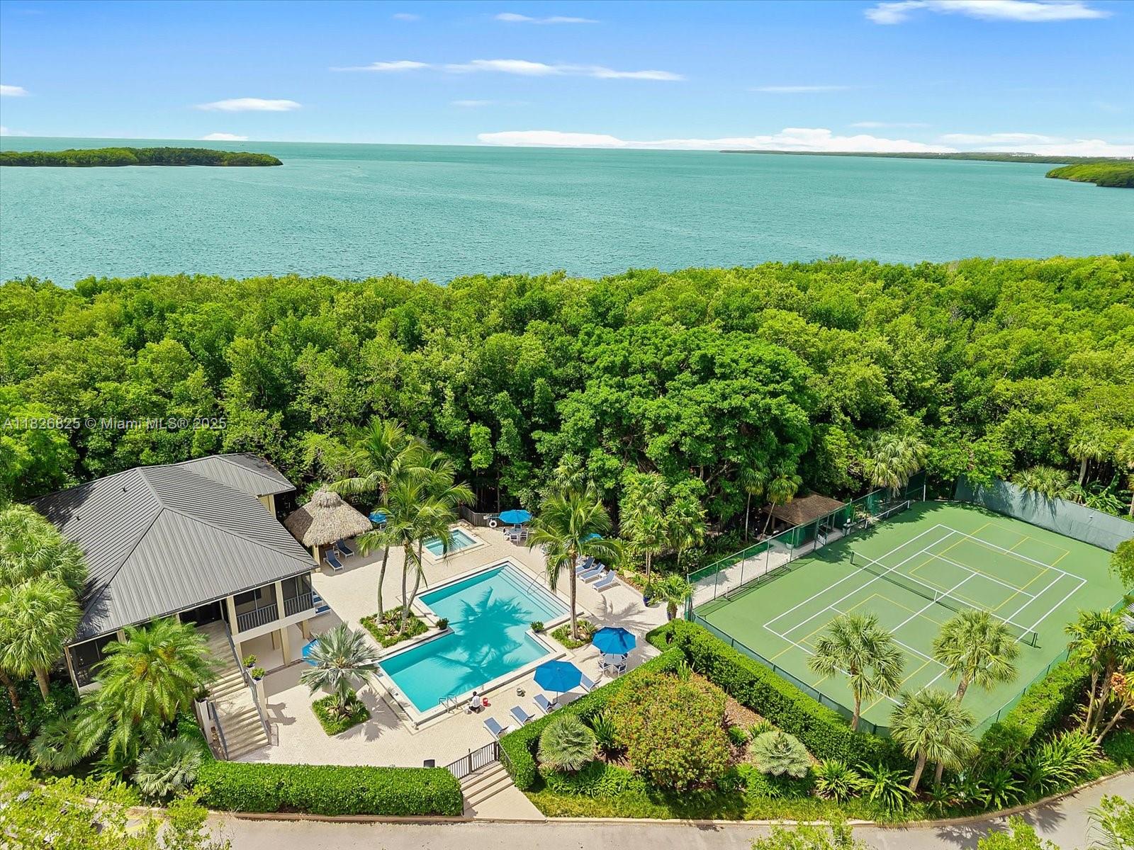 5843 Paradise Pt Dr Palmetto Bay, FL 33157