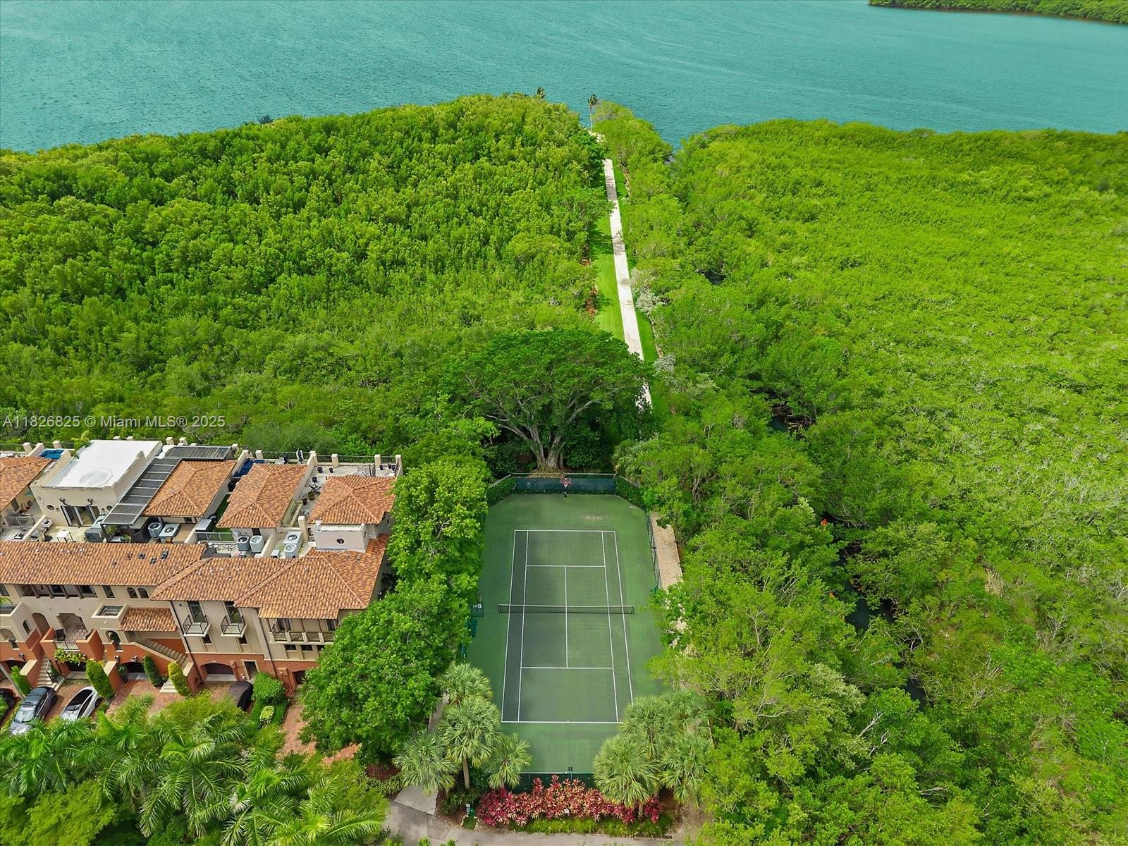 5843 Paradise Pt Dr Palmetto Bay, FL 33157