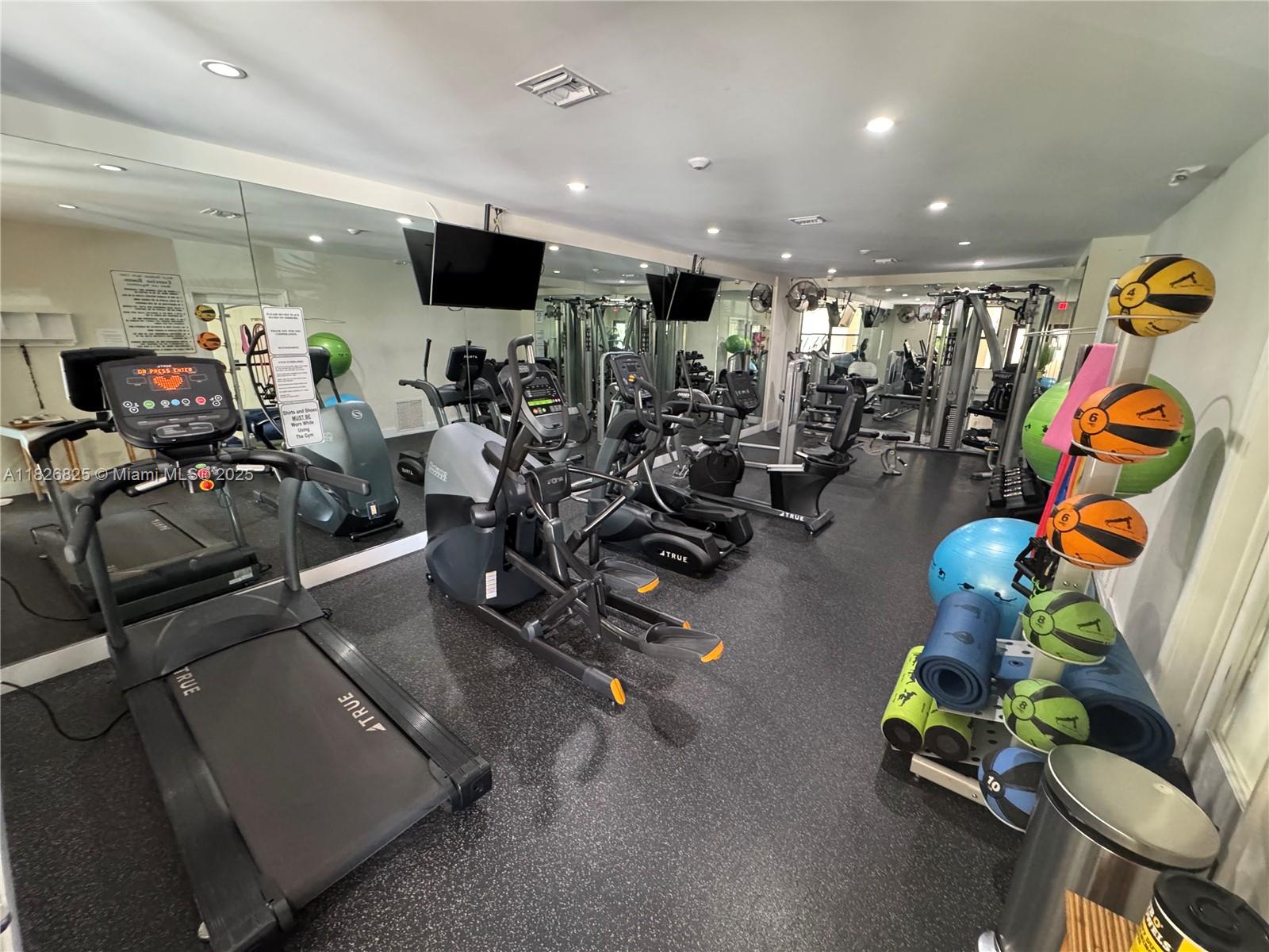 5843 Paradise Pt Dr Palmetto Bay, FL 33157