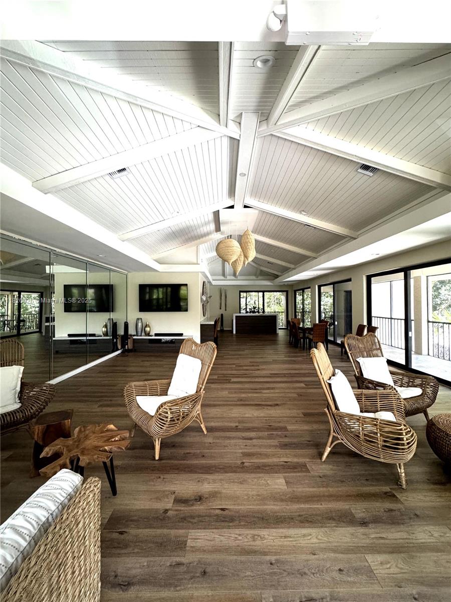 5843 Paradise Pt Dr Palmetto Bay, FL 33157