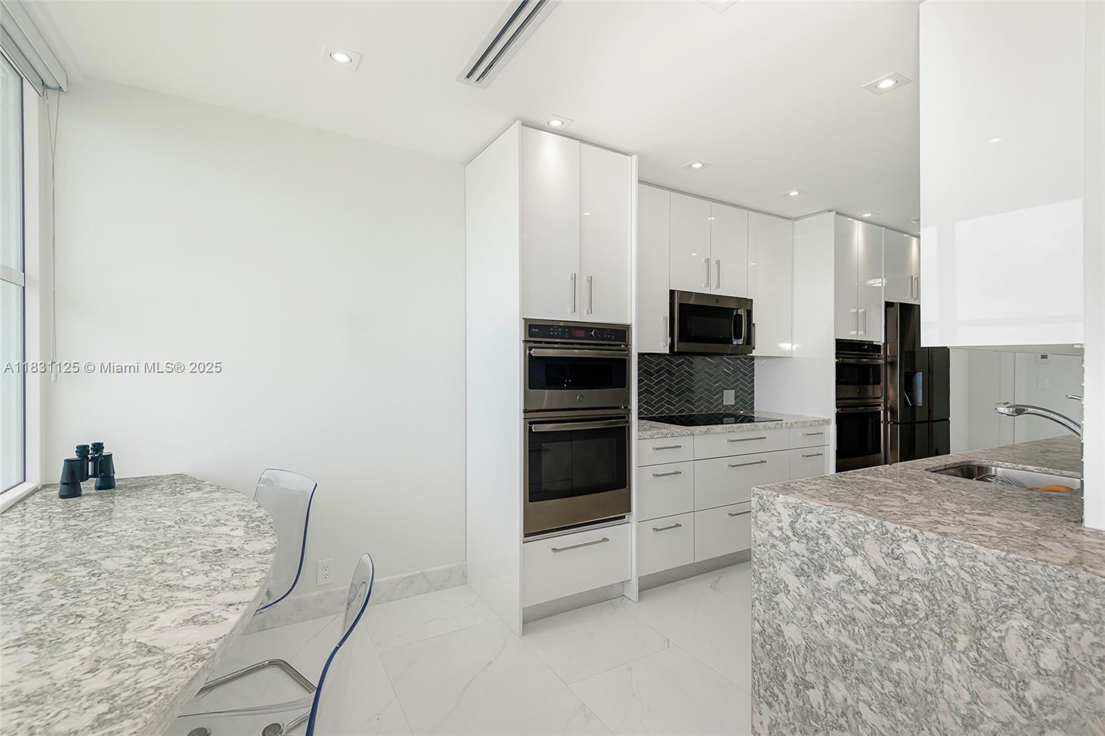 9511 Collins Ave #1502 Surfside, FL 33154