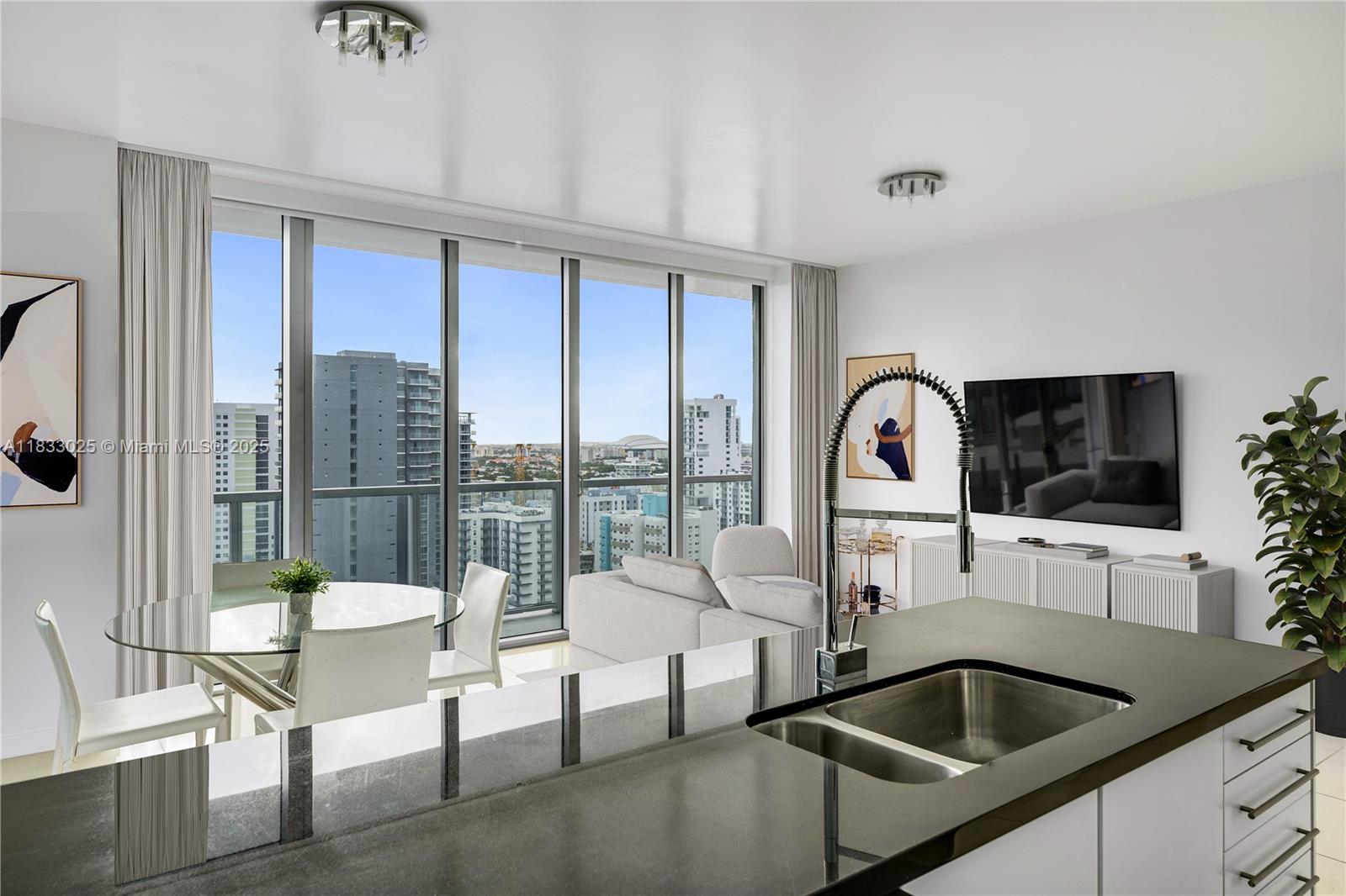 image THE AXIS ON BRICKELL II1
