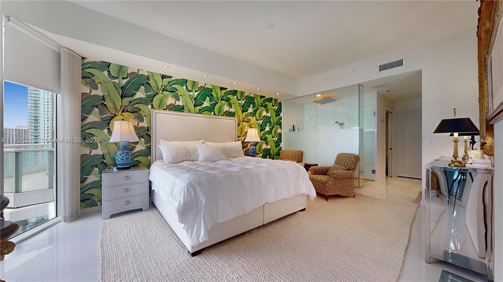 image Paramount Bay Condo10