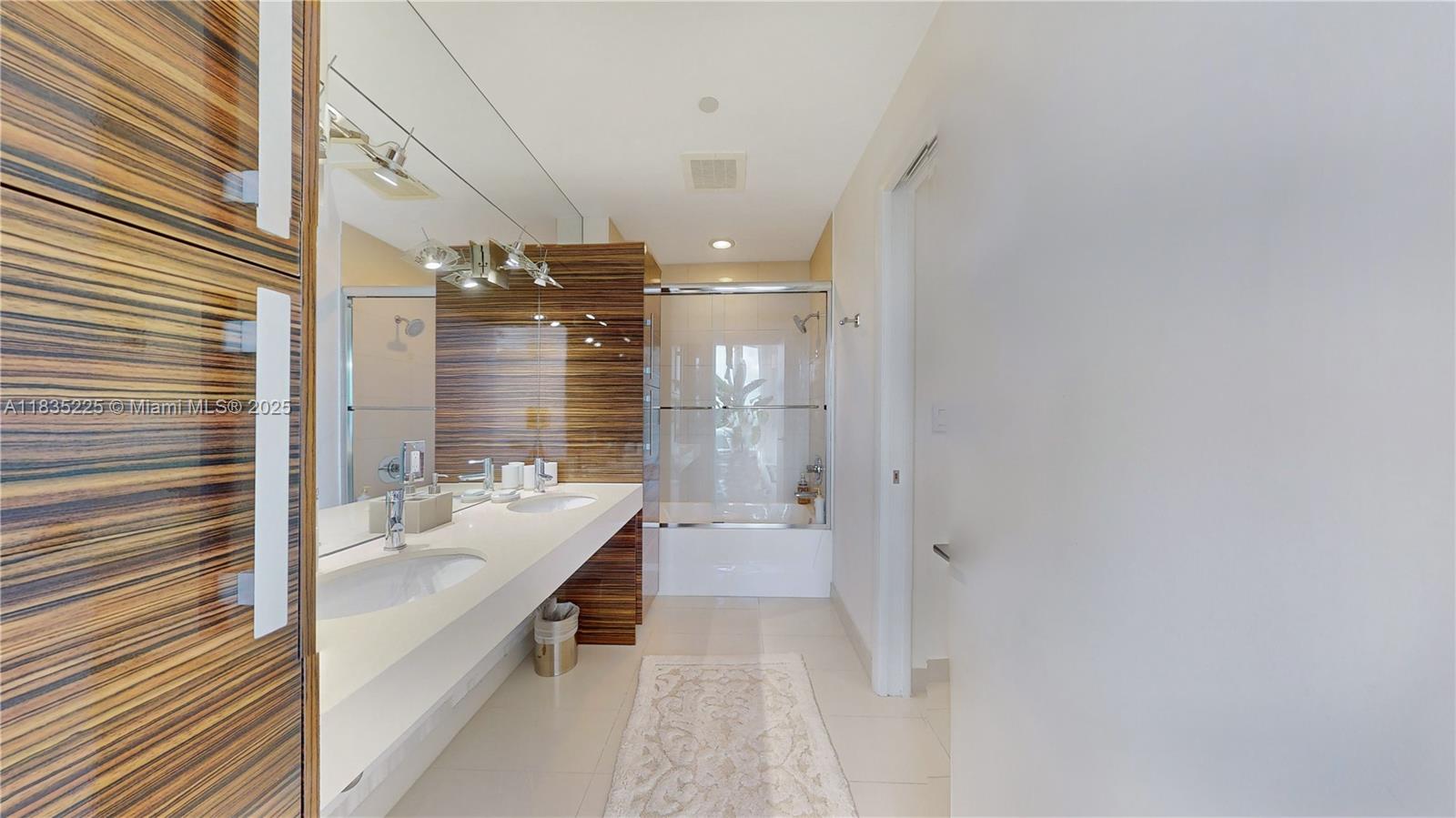image Paramount Bay Condo12