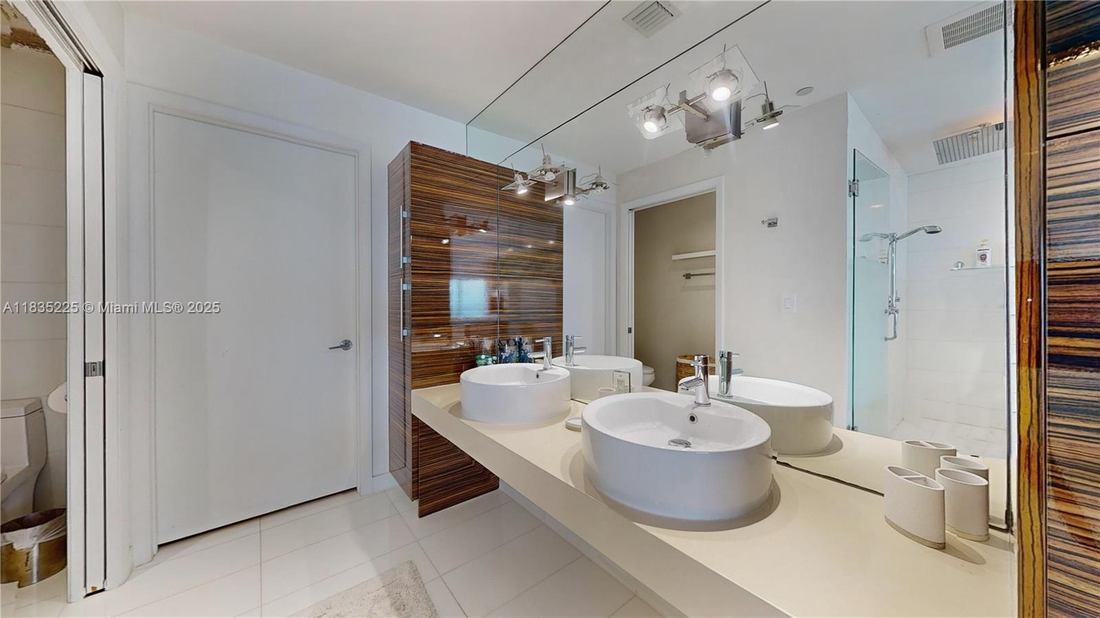 image Paramount Bay Condo17