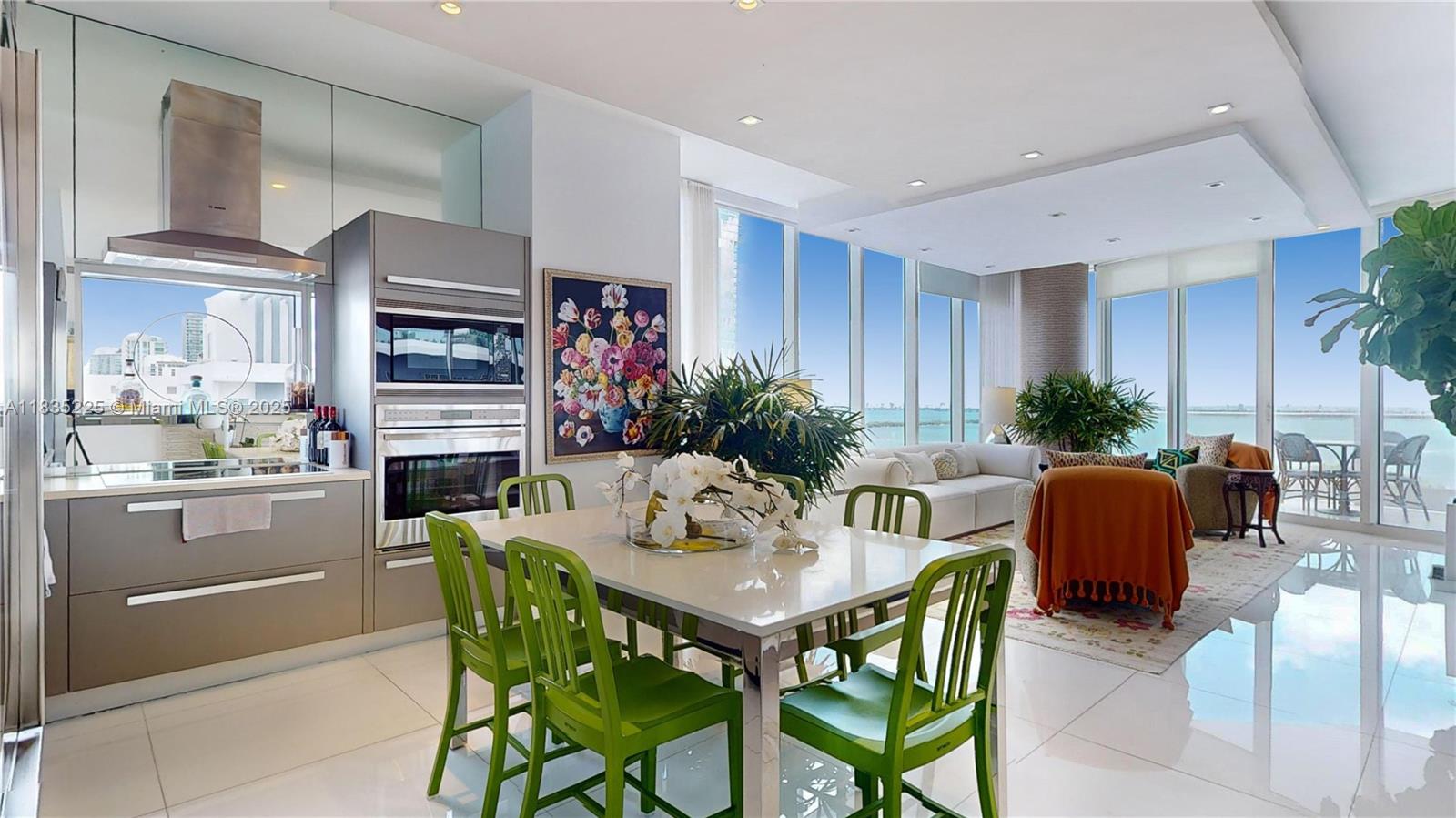 image Paramount Bay Condo4