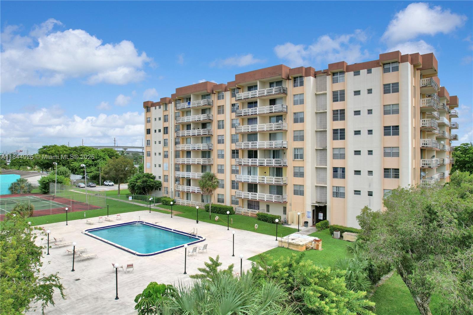 15600 NW 7th Ave #701