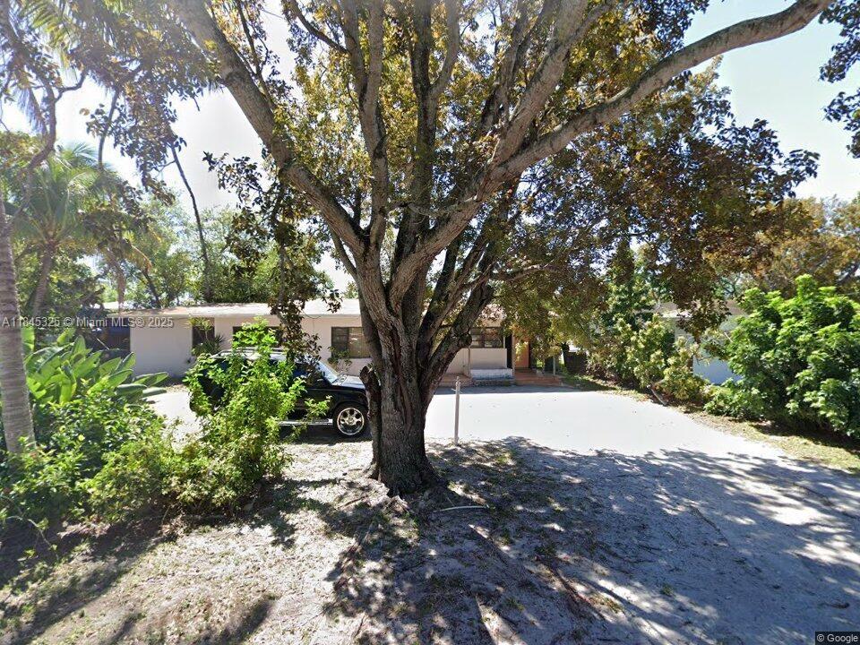 1550 NE 118th Ter