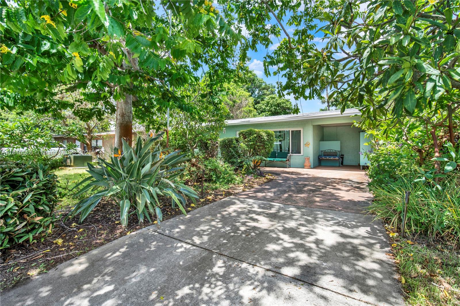 2421 NE 10th Ave