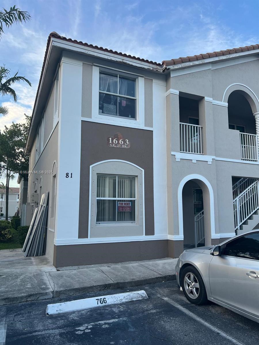1663 SE 27th Dr #100