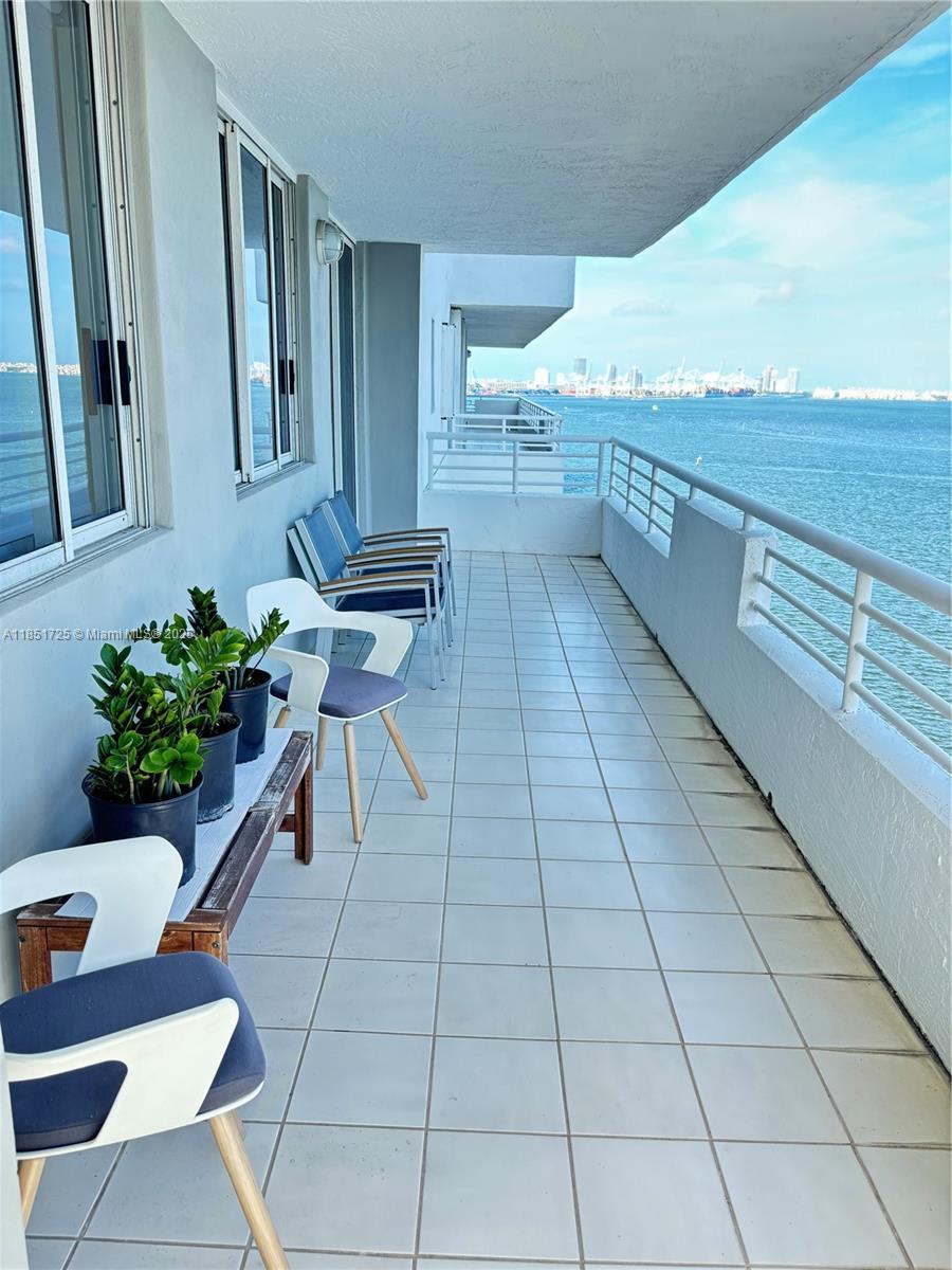 1402 Brickell Bay Dr #1203