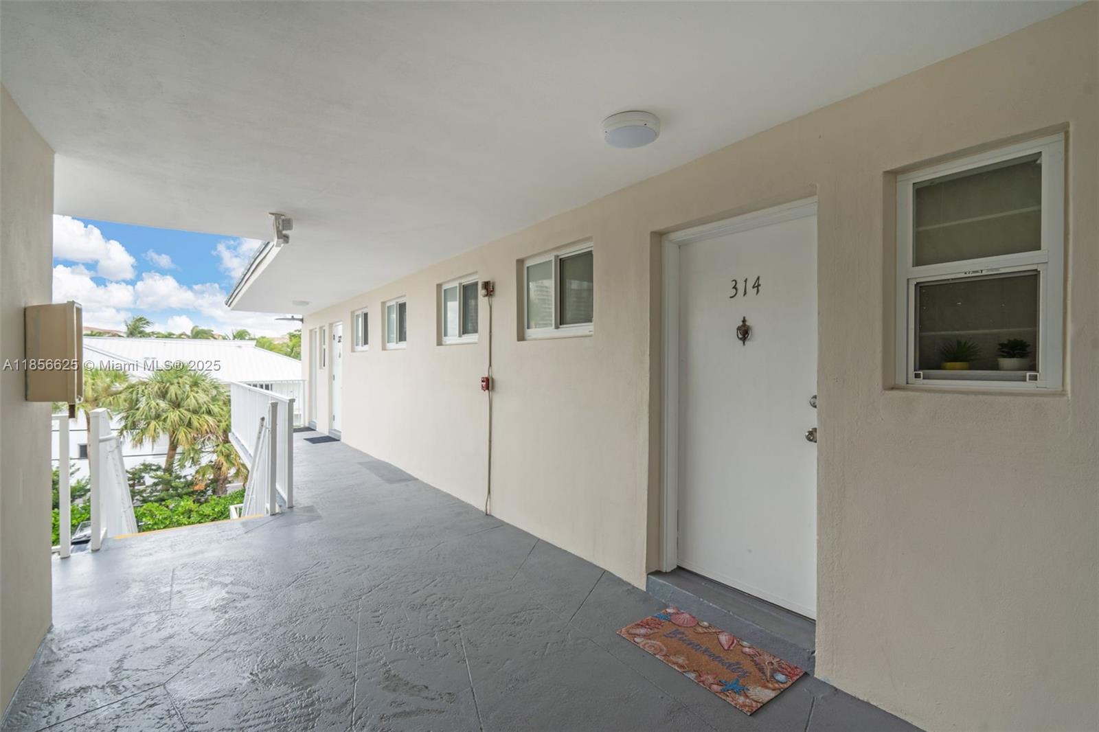 240 Galen Dr #314 Key Biscayne, FL 33149
