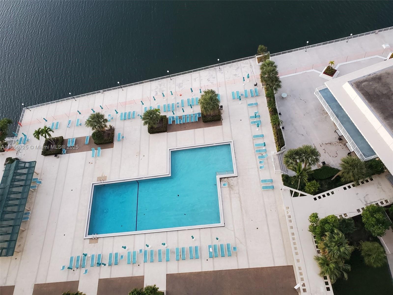 image Arlen House Condo12