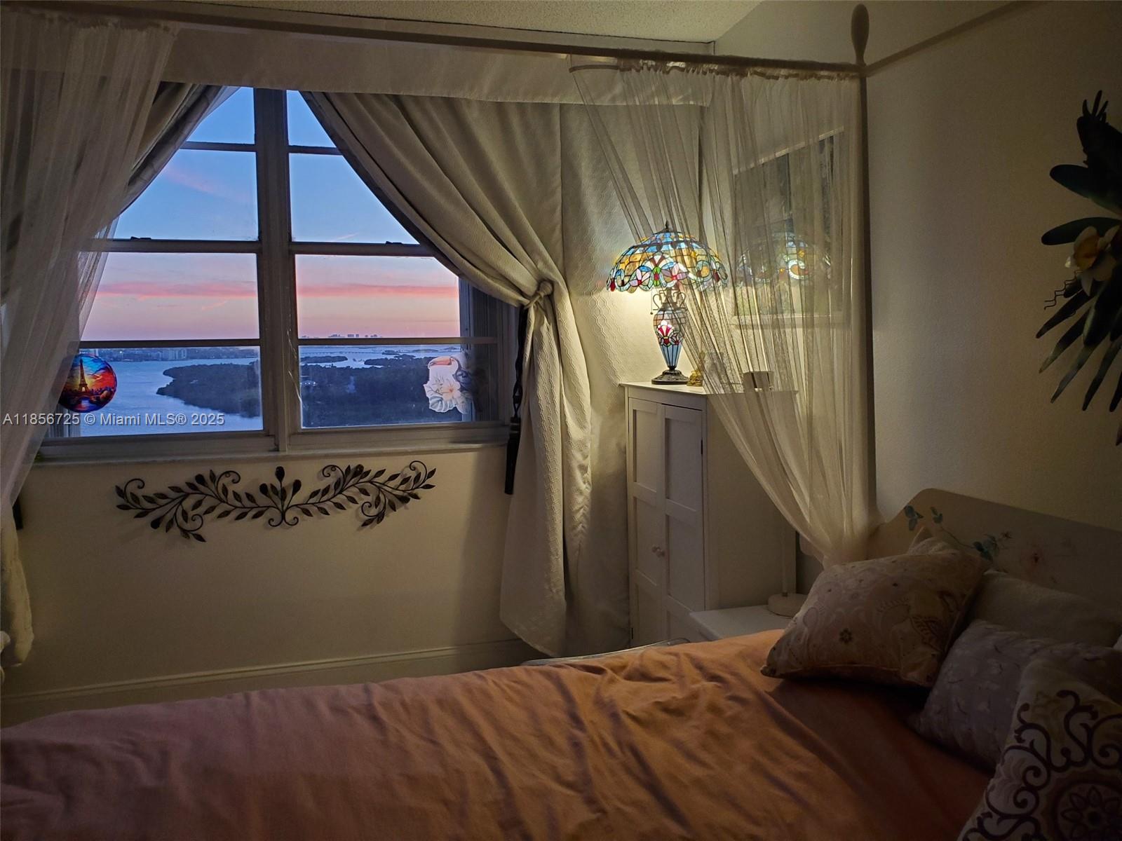 image Arlen House Condo3