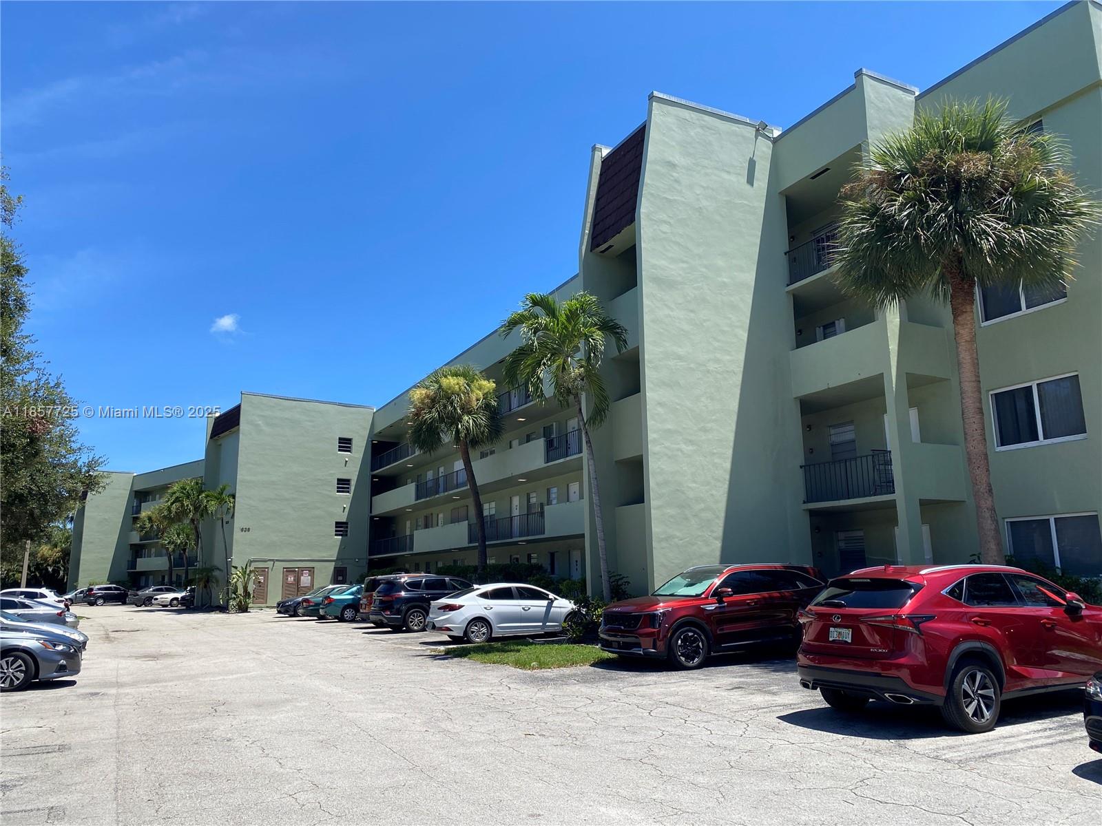 1638 Embassy Dr #306