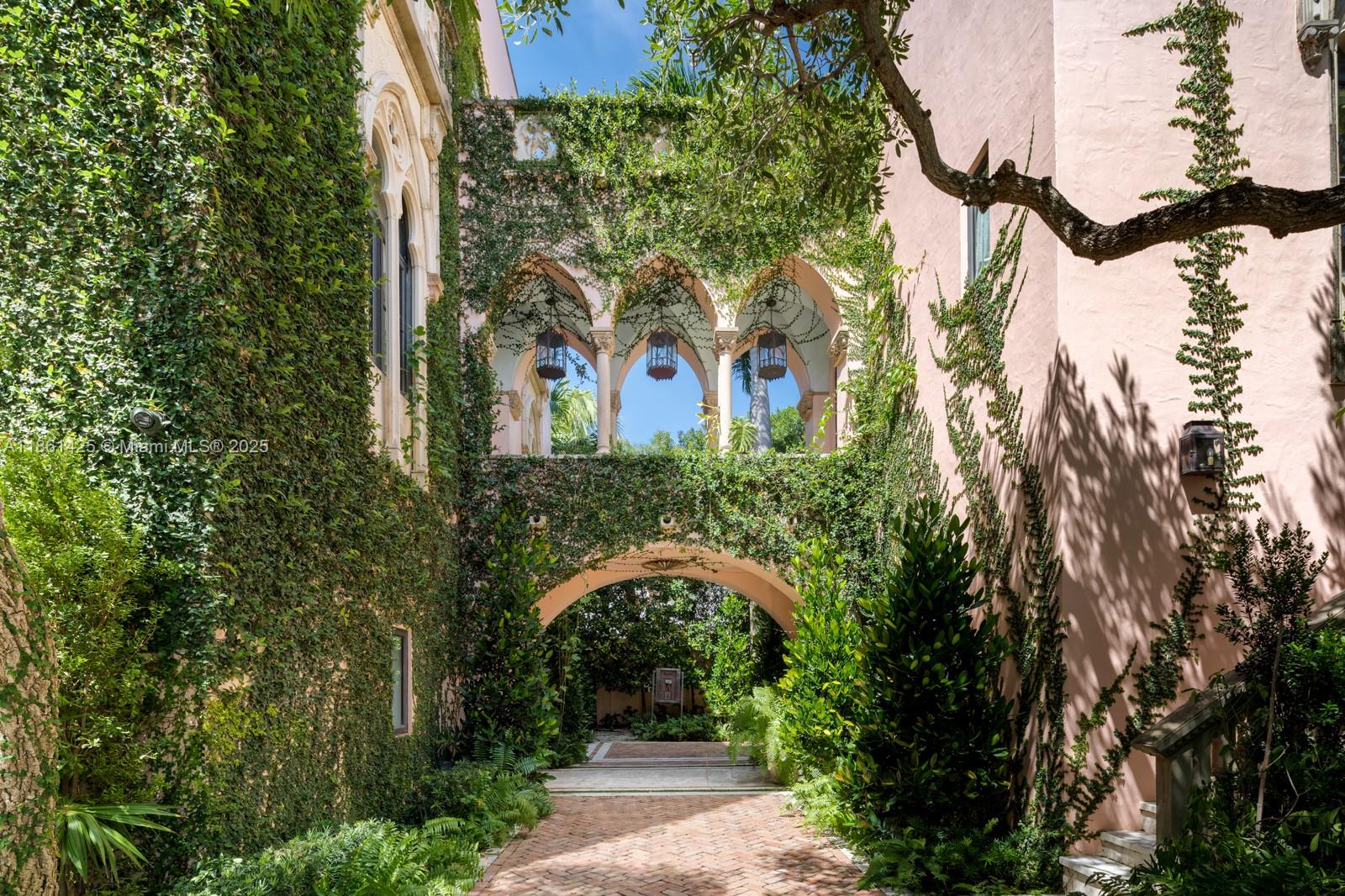 1840 S Bayshore Ln Miami, FL 33133