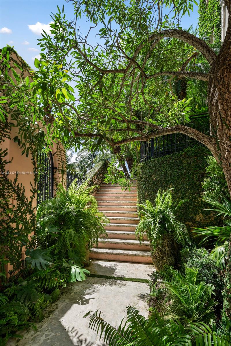 1840 S Bayshore Ln Miami, FL 33133