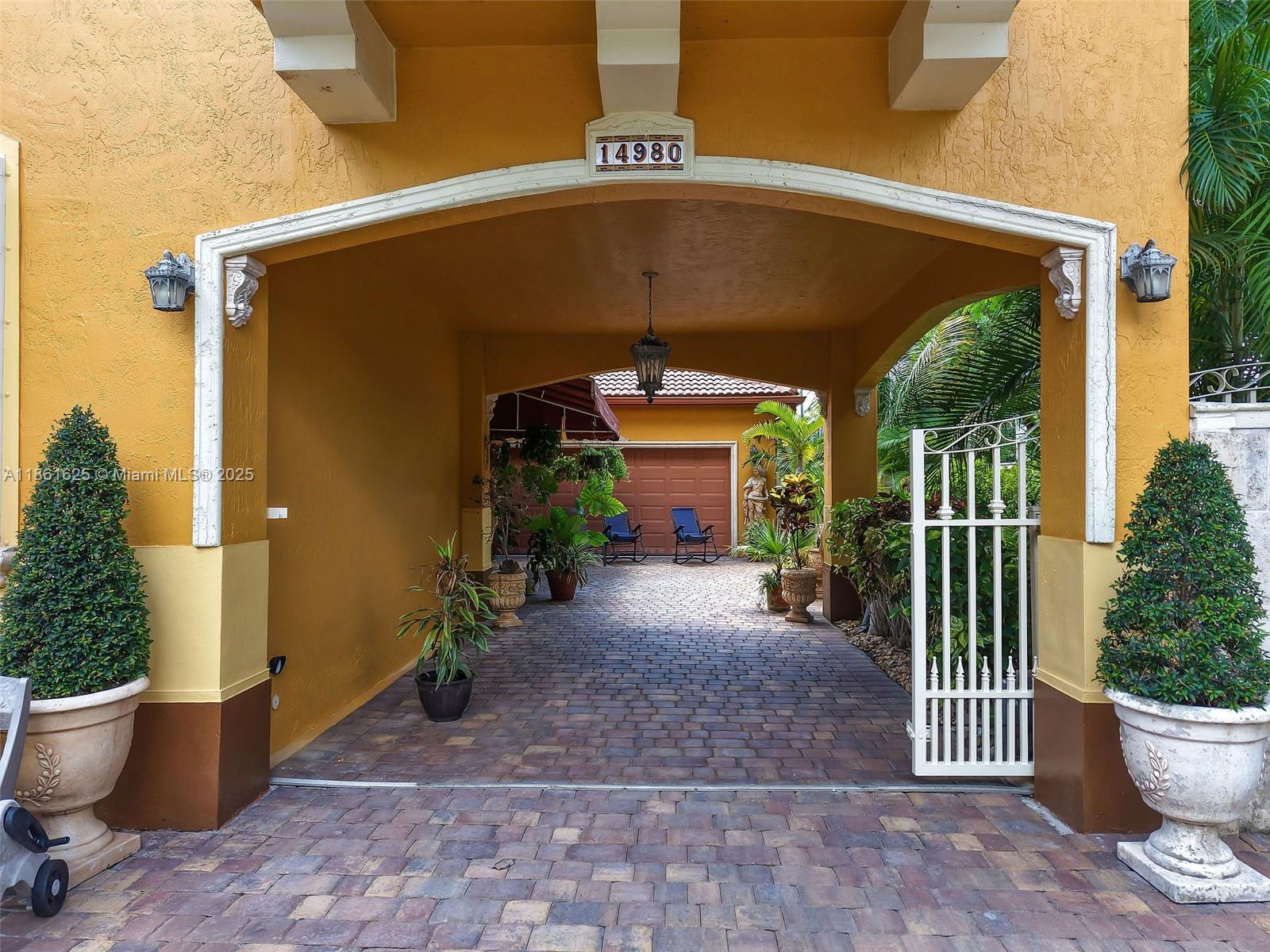 14980 SW 15th Ln Miami, FL 33194