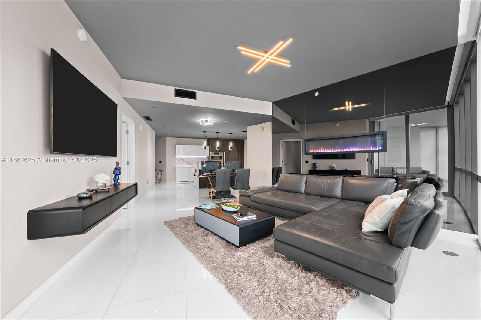 image Paramount Miami Worldcent10
