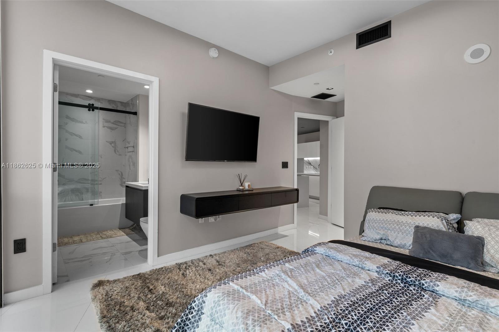 image Paramount Miami Worldcent16
