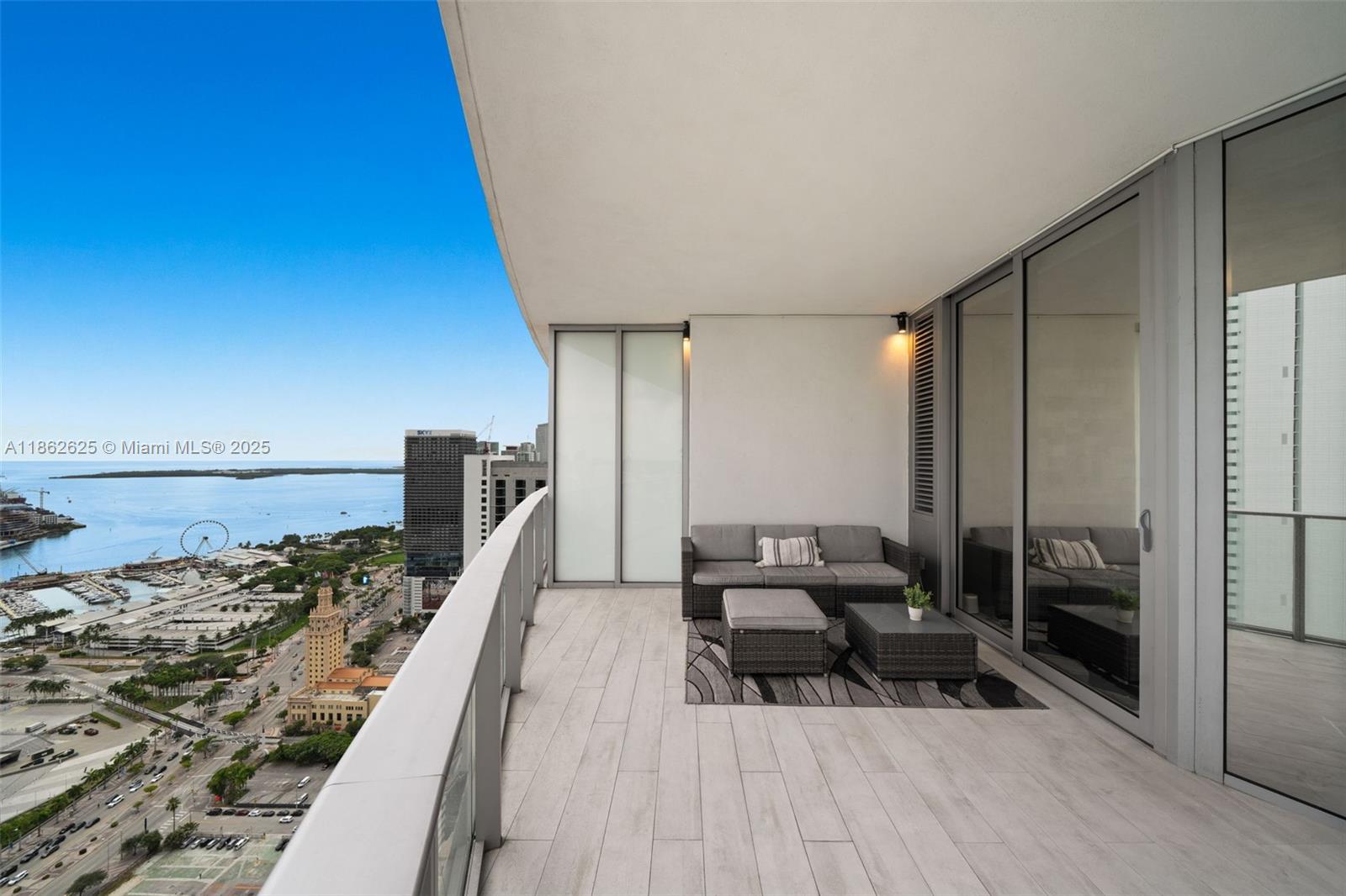 image Paramount Miami Worldcent21