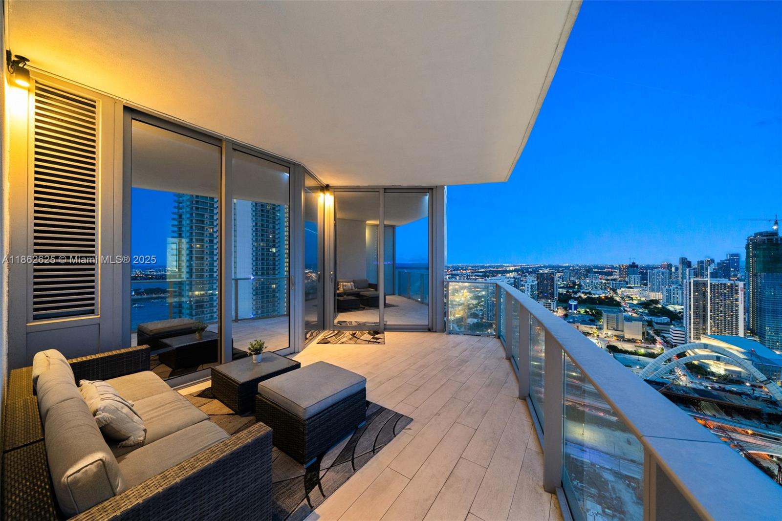 image Paramount Miami Worldcent6