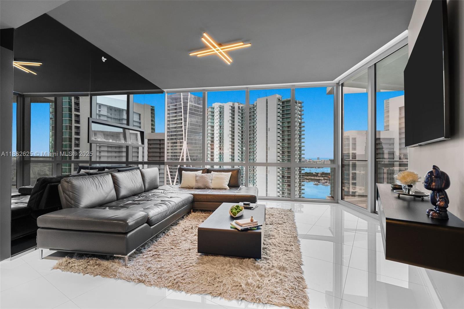 image Paramount Miami Worldcent8