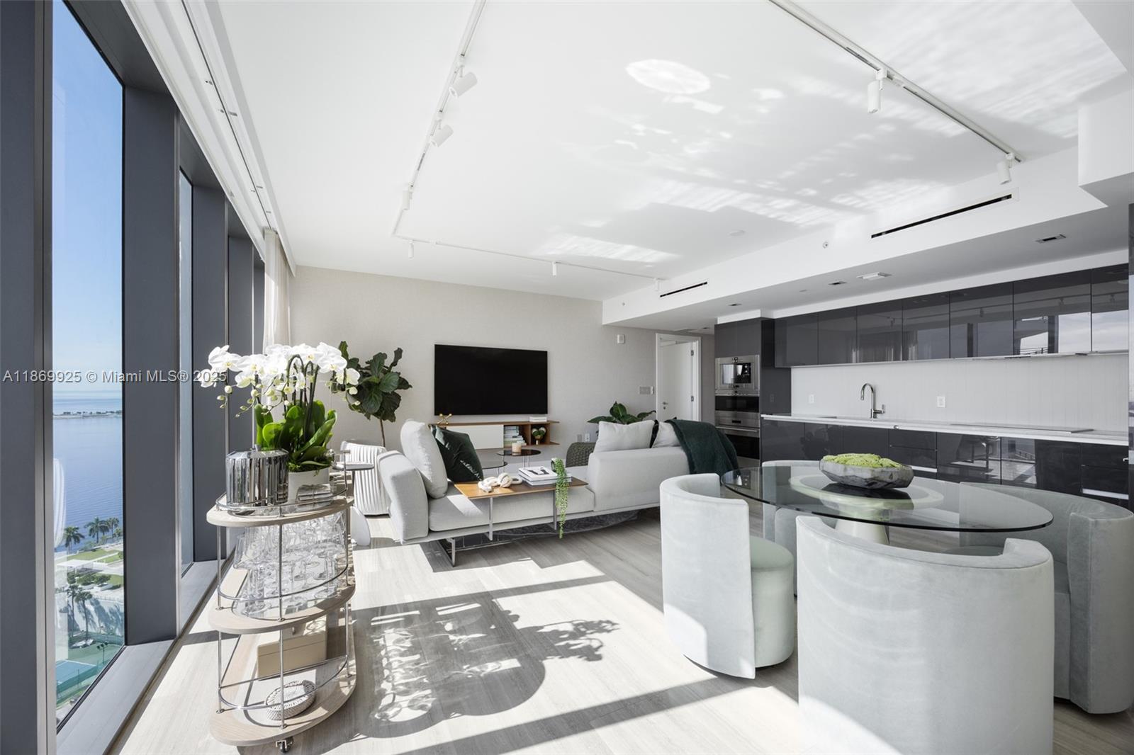 image Echo Brickell8