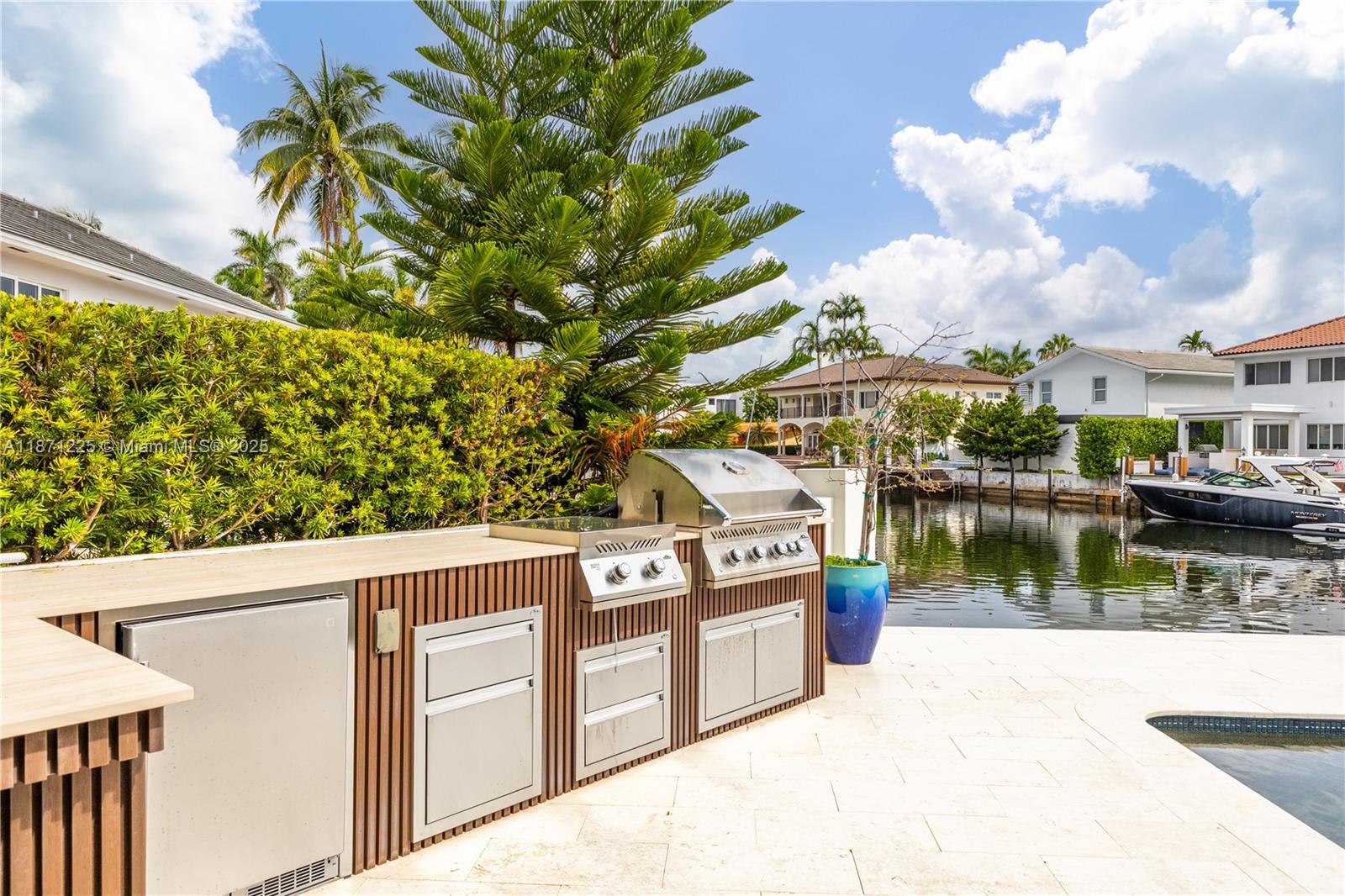 2925 NE 164th St North Miami Beach, FL 33160