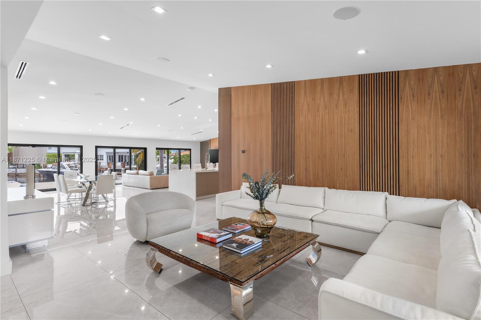 2925 NE 164th St North Miami Beach, FL 33160