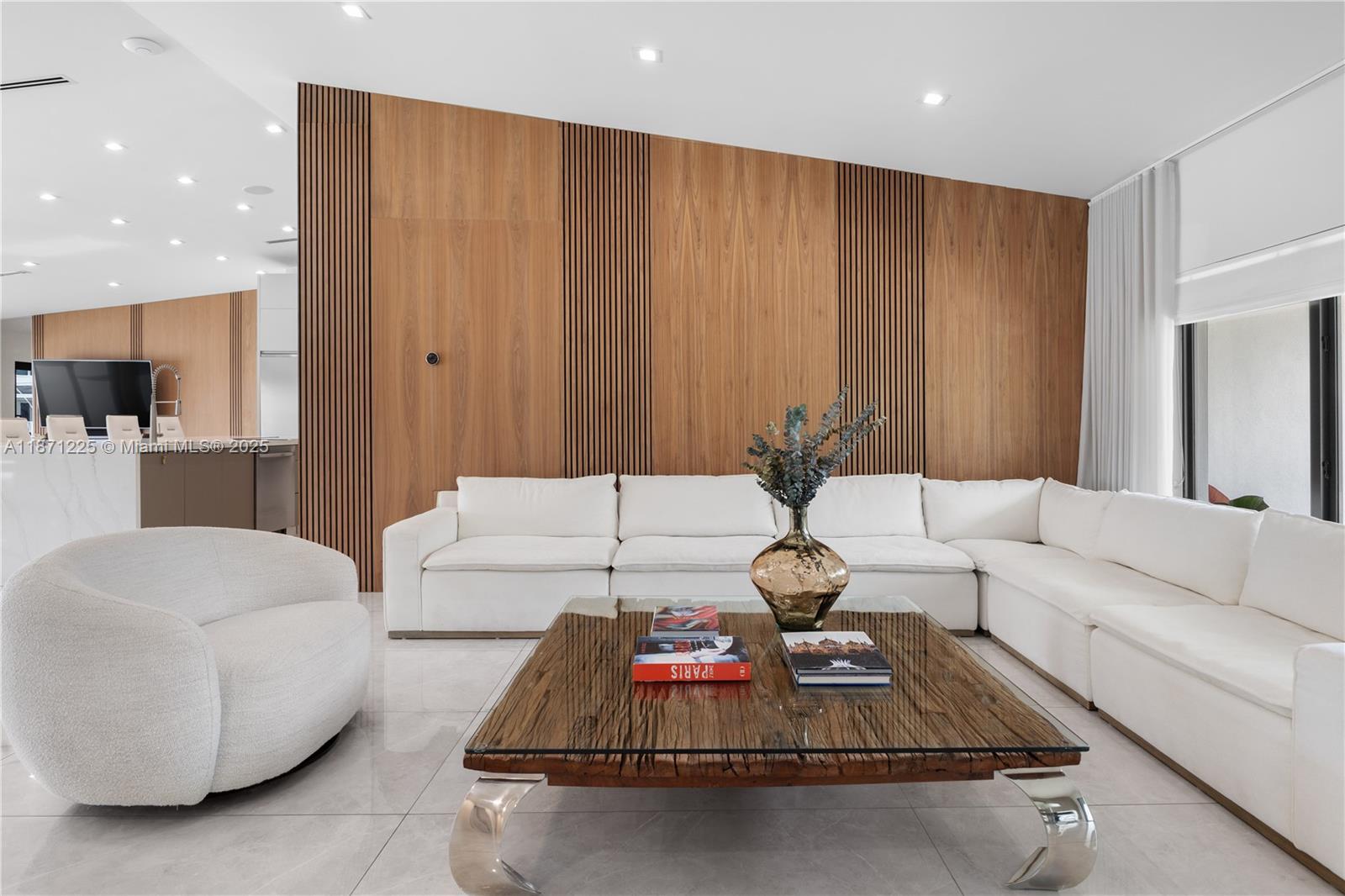 2925 NE 164th St North Miami Beach, FL 33160