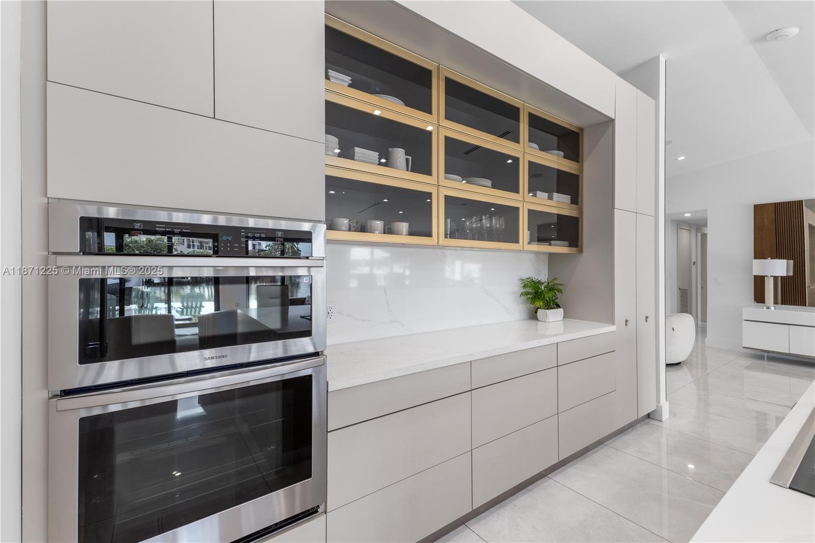 2925 NE 164th St North Miami Beach, FL 33160