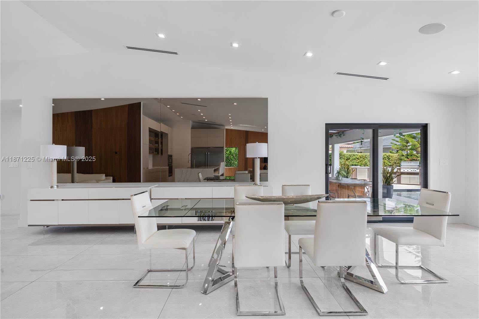 2925 NE 164th St North Miami Beach, FL 33160