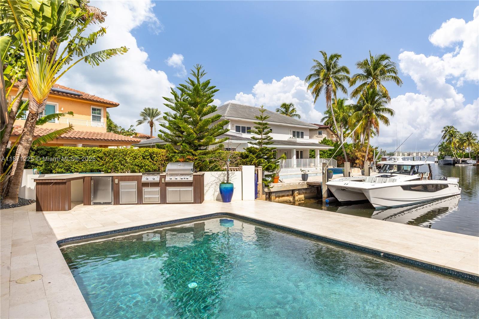 2925 NE 164th St North Miami Beach, FL 33160