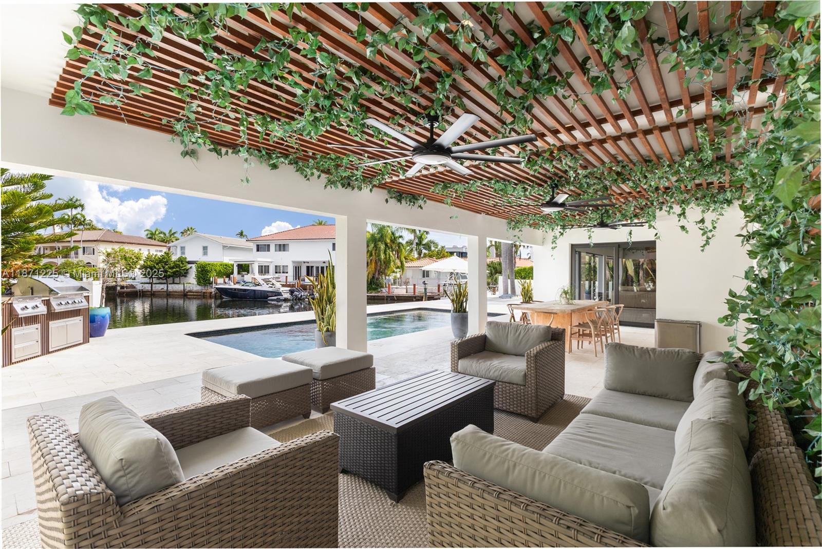 2925 NE 164th St North Miami Beach, FL 33160