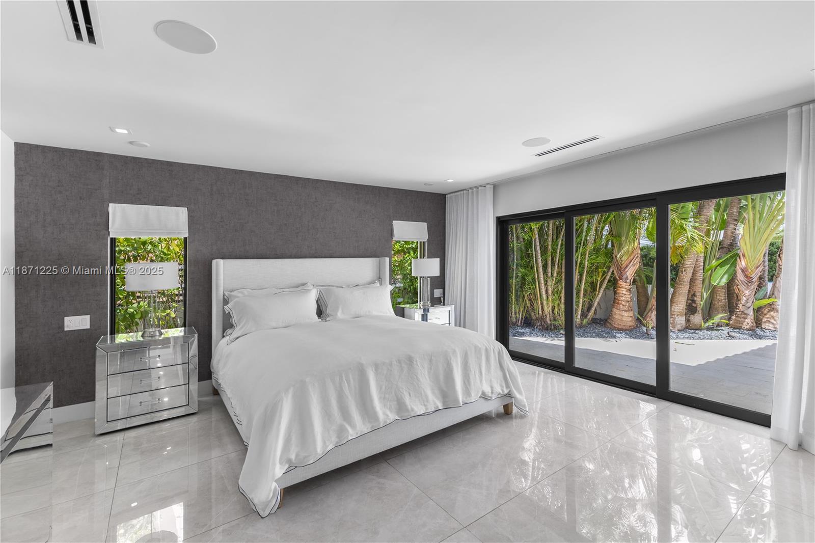 2925 NE 164th St North Miami Beach, FL 33160