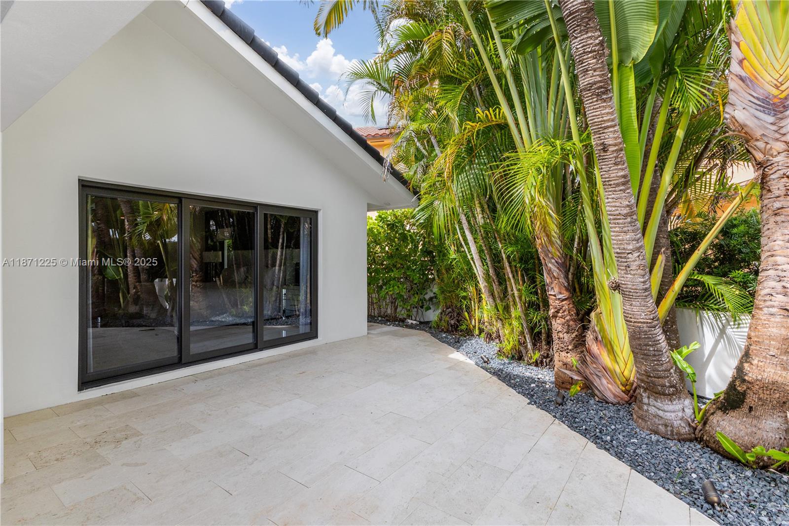 2925 NE 164th St North Miami Beach, FL 33160