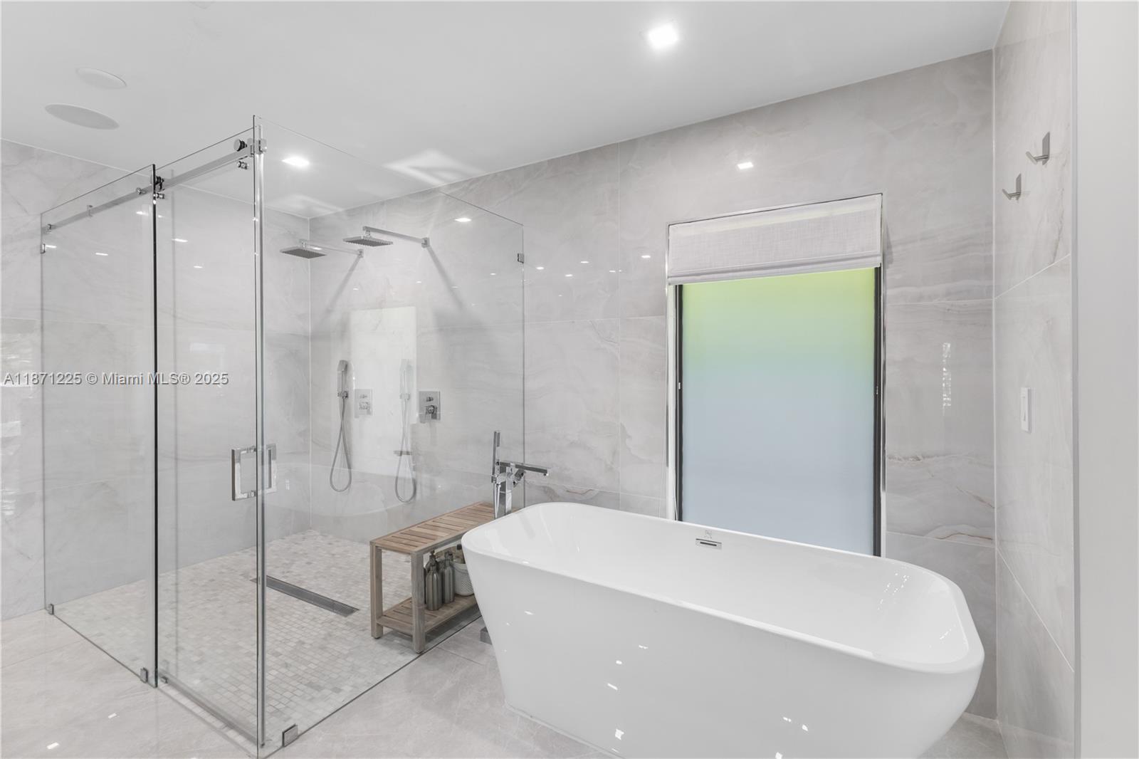 2925 NE 164th St North Miami Beach, FL 33160