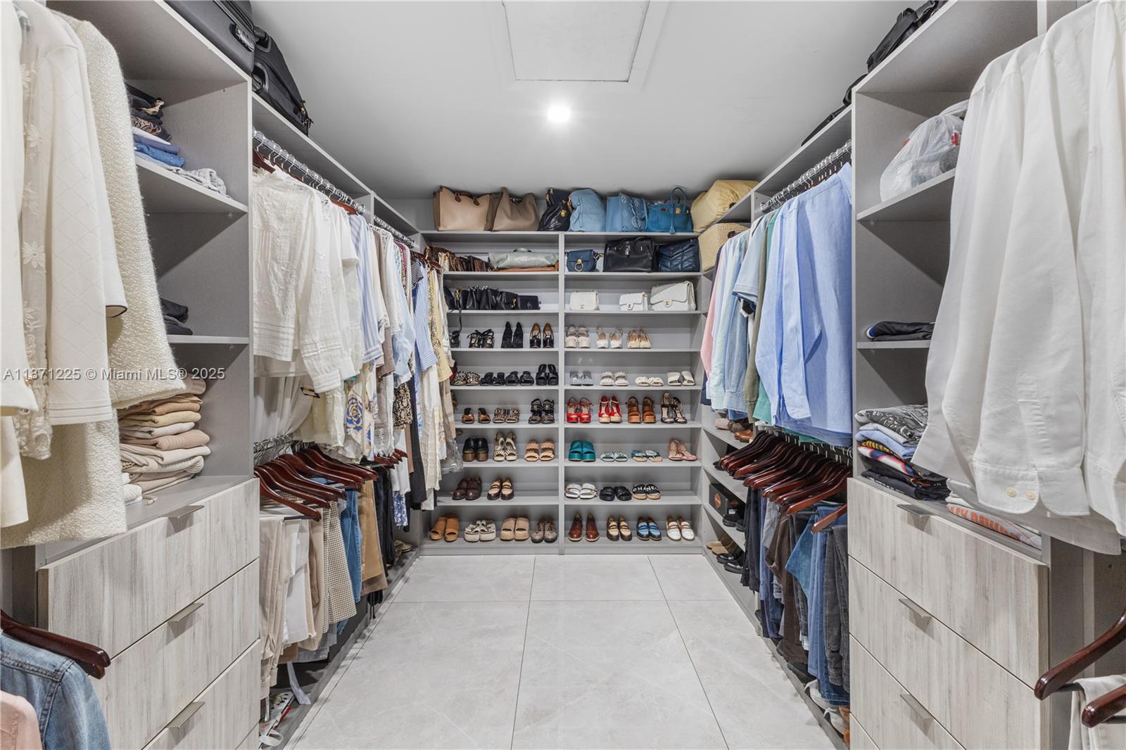 2925 NE 164th St North Miami Beach, FL 33160