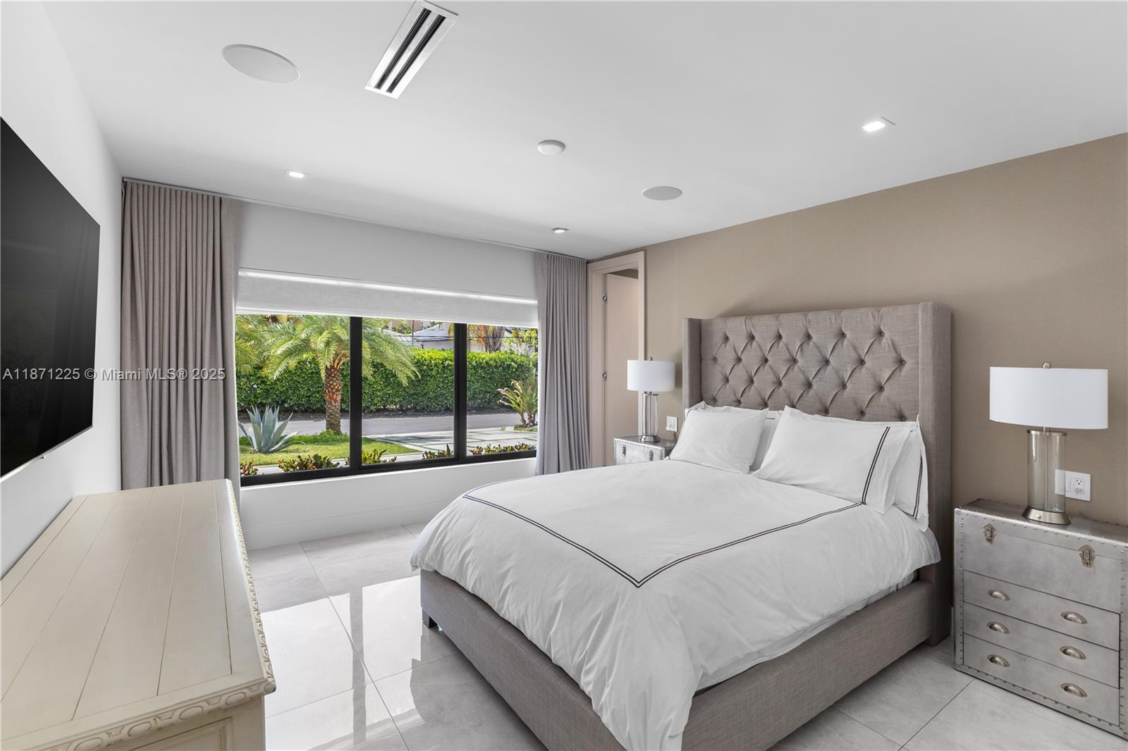 2925 NE 164th St North Miami Beach, FL 33160