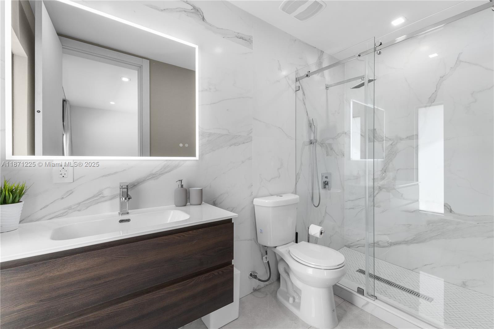 2925 NE 164th St North Miami Beach, FL 33160