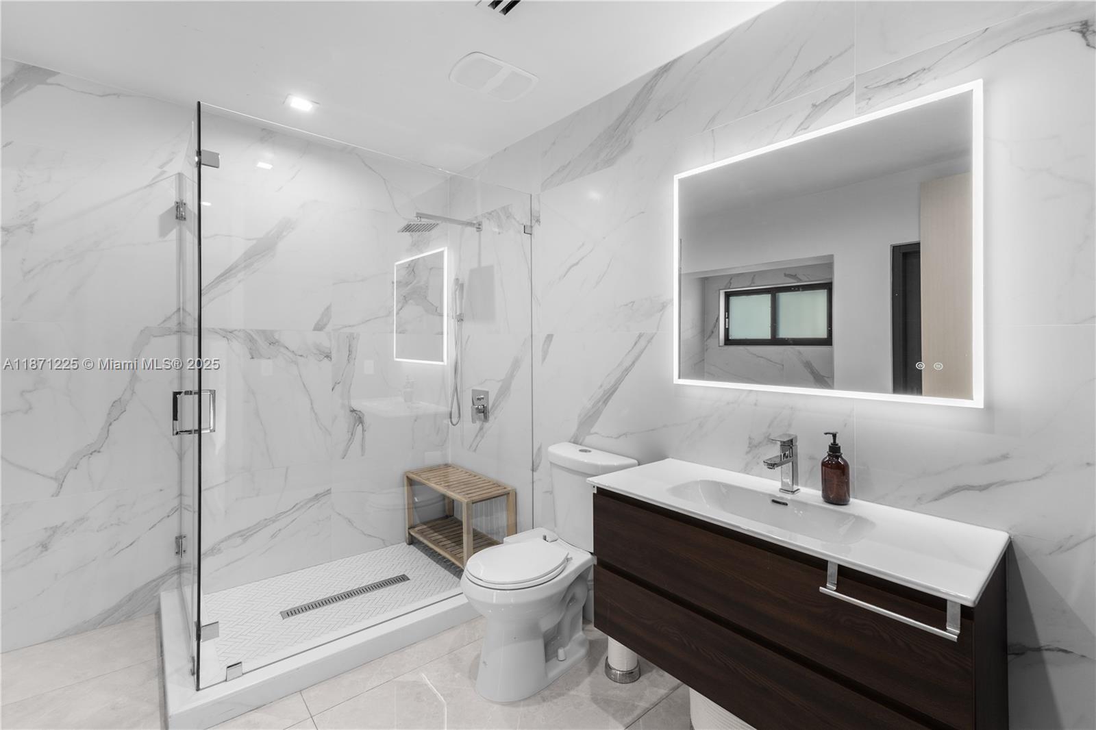 2925 NE 164th St North Miami Beach, FL 33160