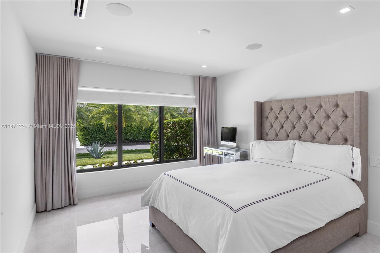 2925 NE 164th St North Miami Beach, FL 33160